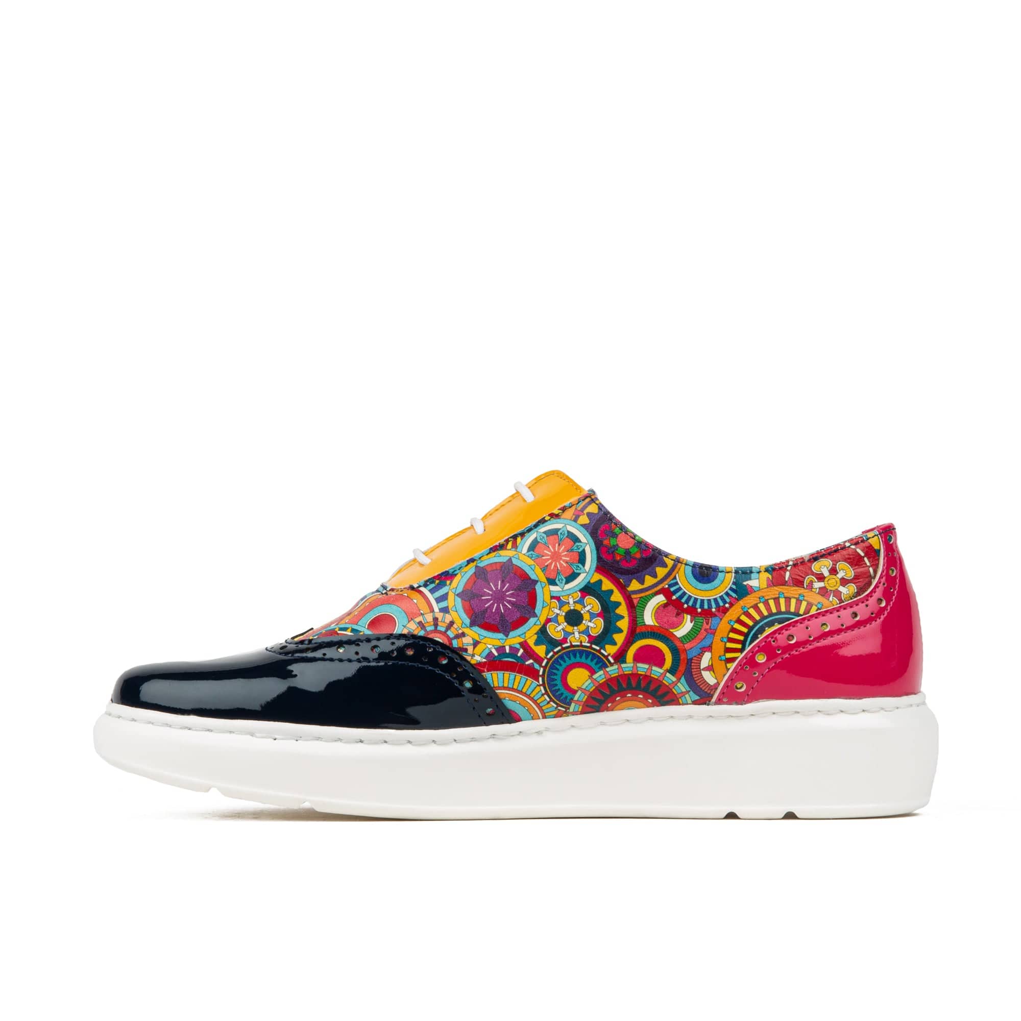 Colorado - Multi Signature - Women's lightweight EVA sole trainer with brogue details - Image 4